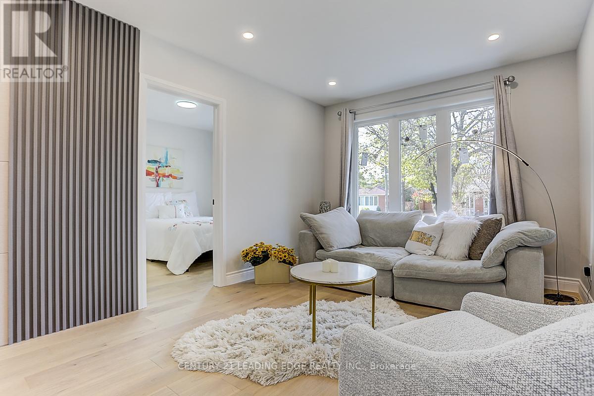 54 CAMWOOD CRES