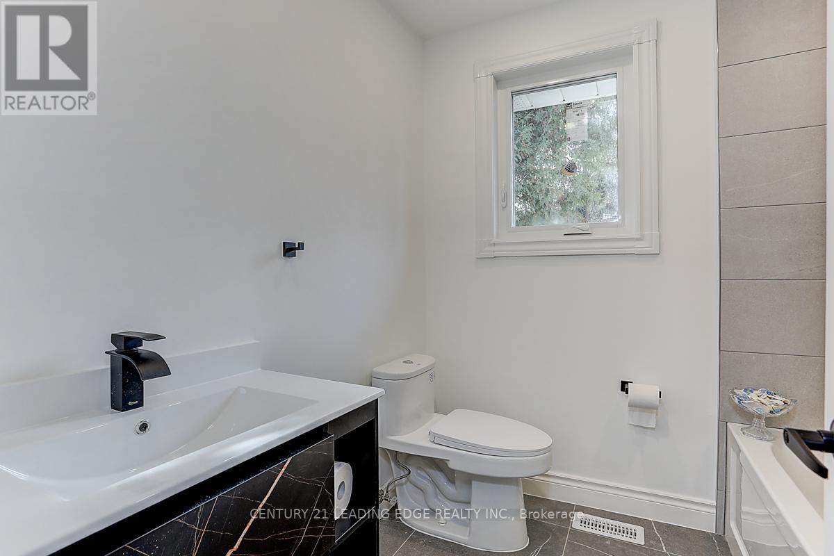 54 CAMWOOD CRES