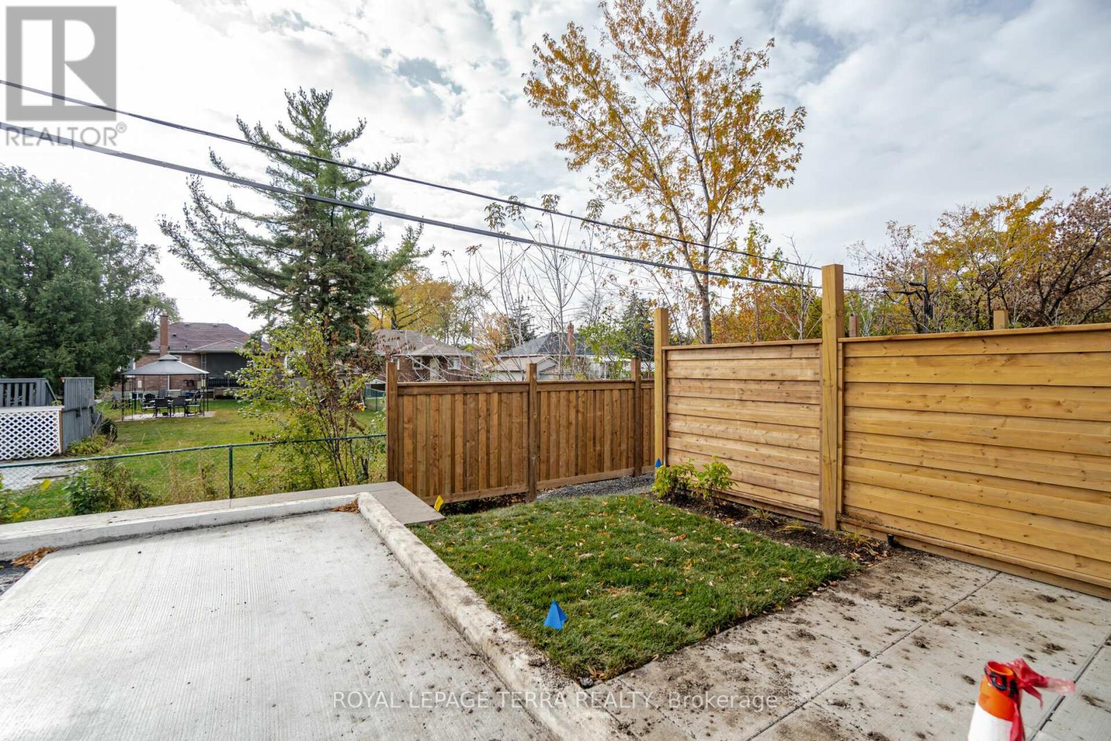 #28 -871 SHEPPARD AVE W, #28