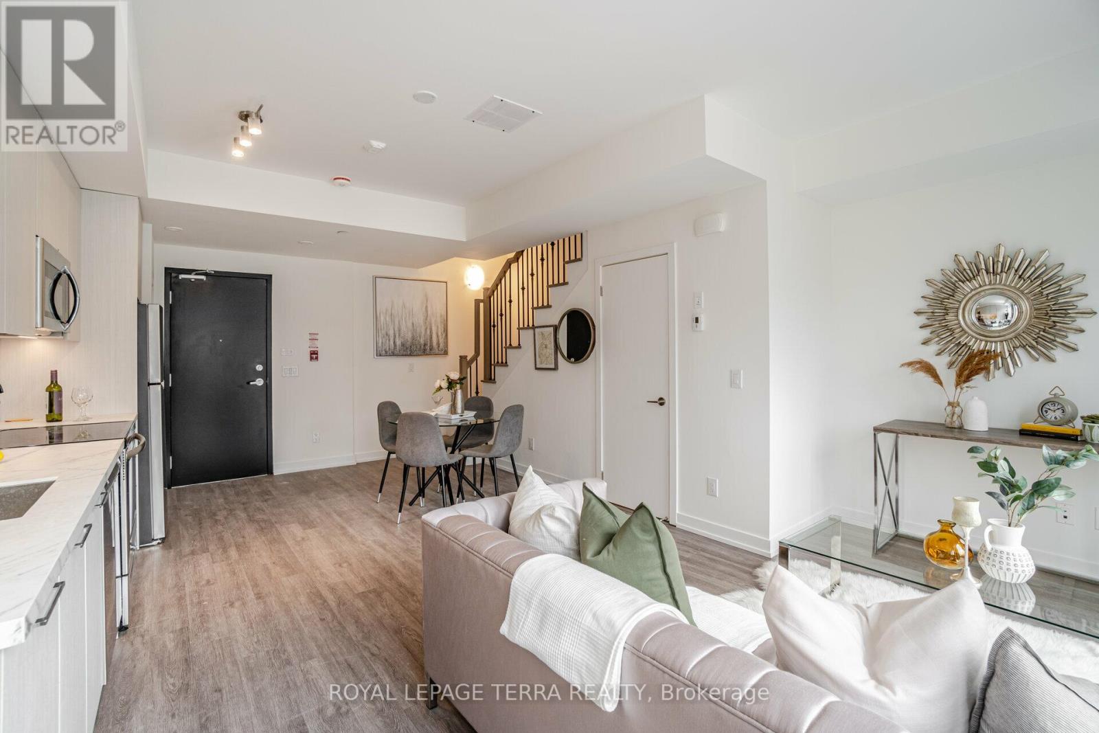 #28 -871 SHEPPARD AVE W, #28