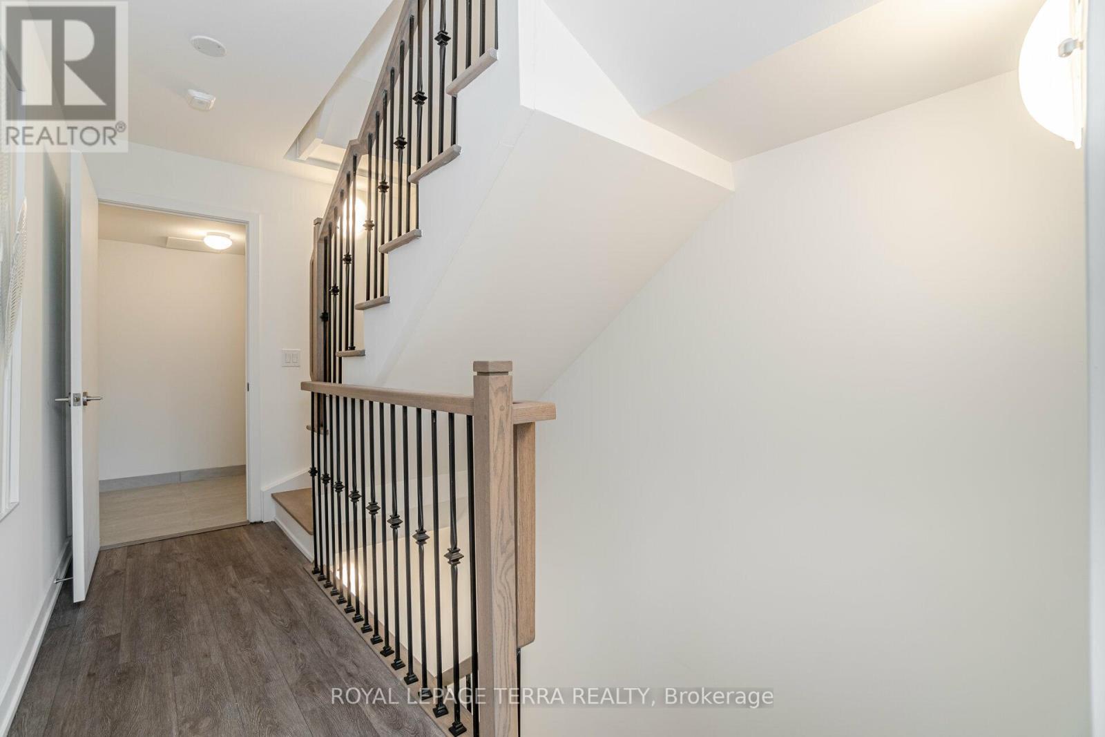 #28 -871 SHEPPARD AVE W, #28
