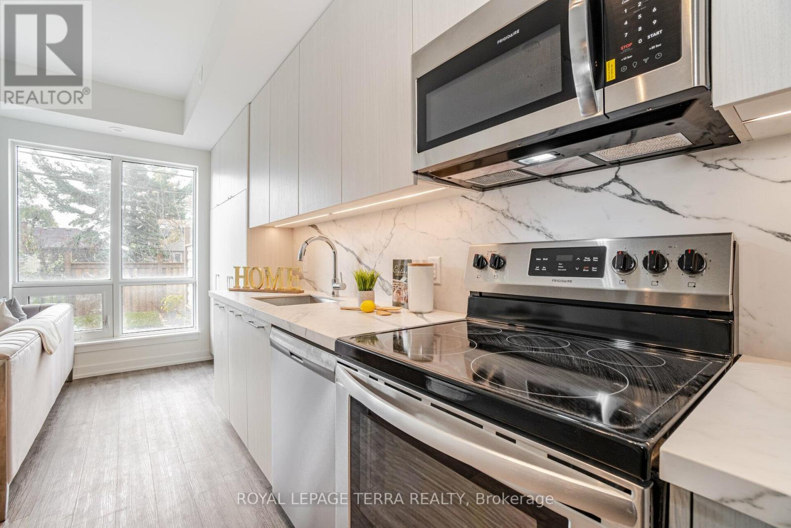 #28 -871 SHEPPARD AVE W, #28