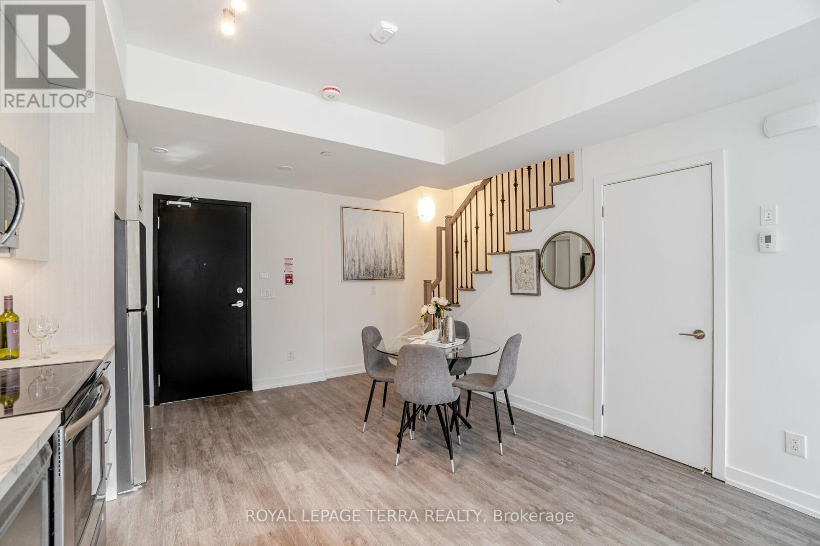 #28 -871 SHEPPARD AVE W, #28