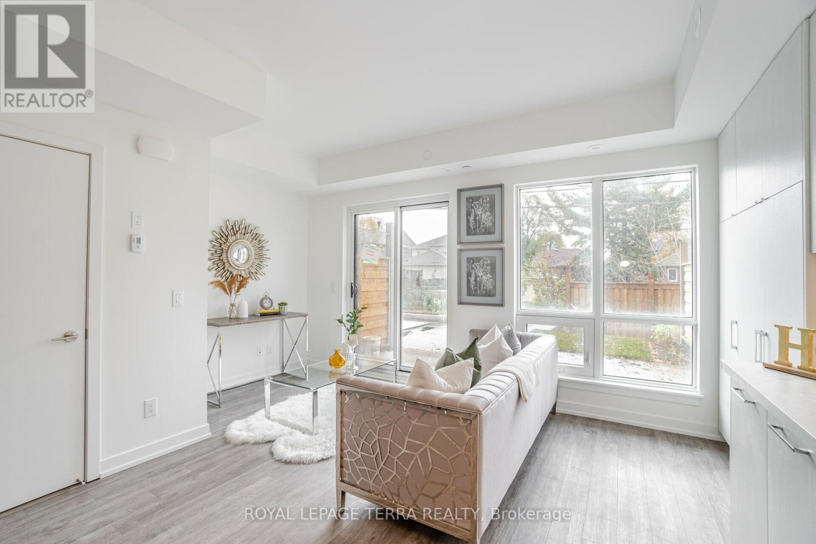 #28 -871 SHEPPARD AVE W, #28