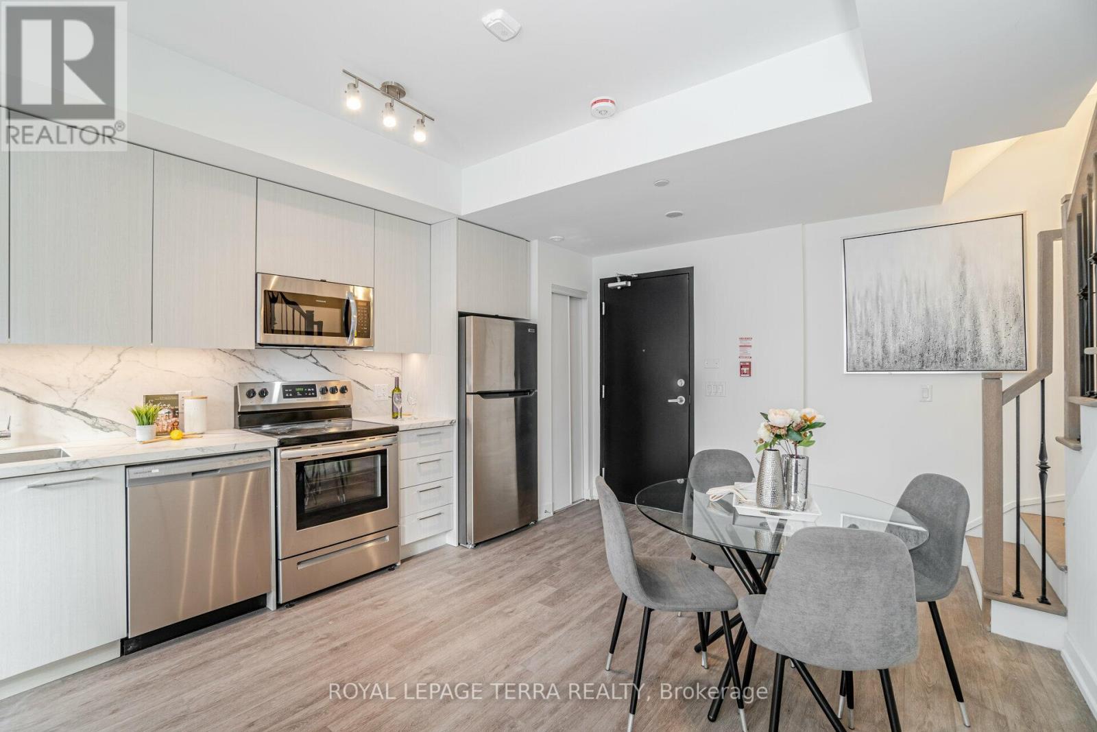 #28 -871 SHEPPARD AVE W, #28