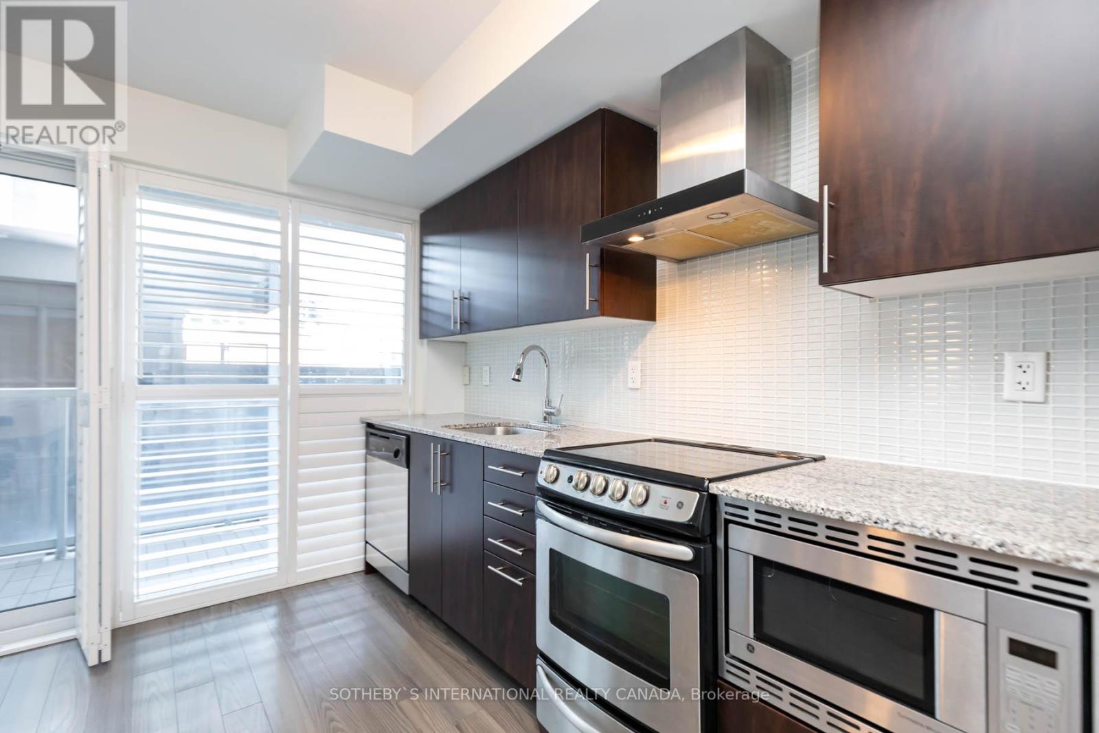 #414 -352 FRONT ST W, #414