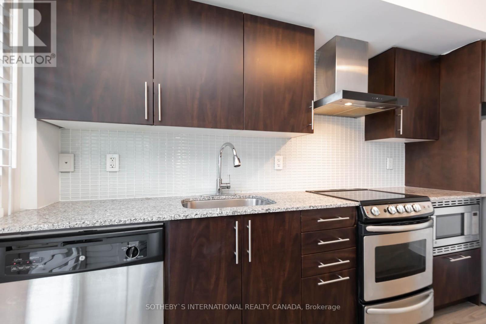#414 -352 FRONT ST W, #414