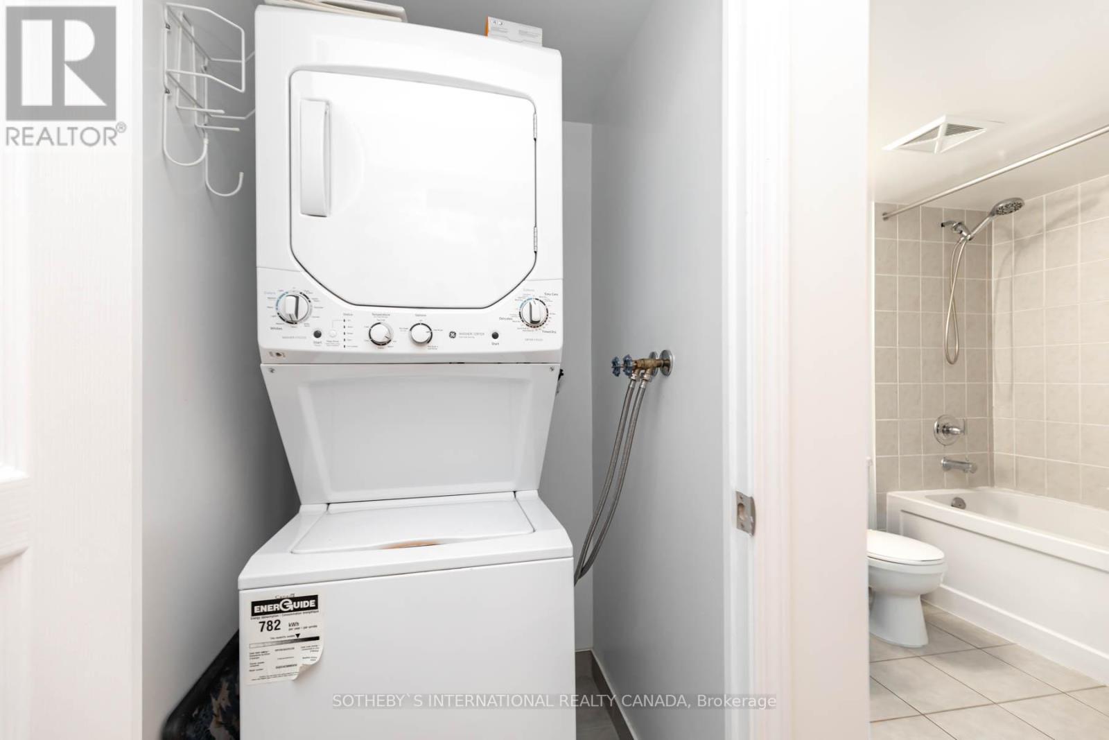 #414 -352 FRONT ST W, #414