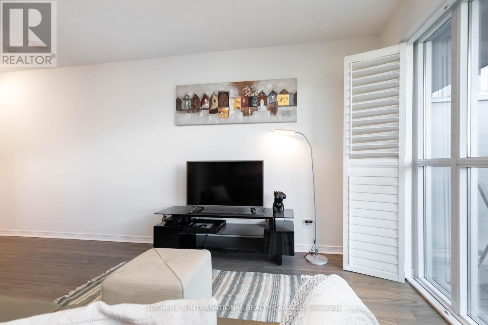 #414 -352 FRONT ST W, #414