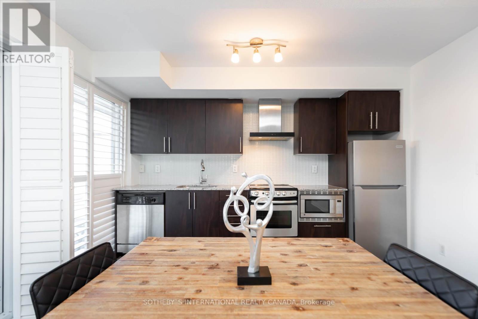 #414 -352 FRONT ST W, #414