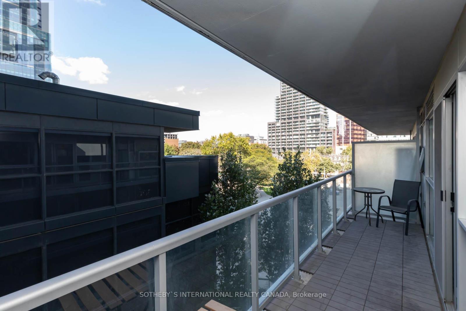 #414 -352 FRONT ST W, #414