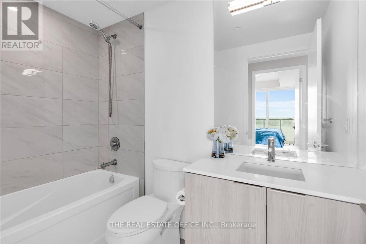 #2310 -15 QUEENS QUAY E, #2310