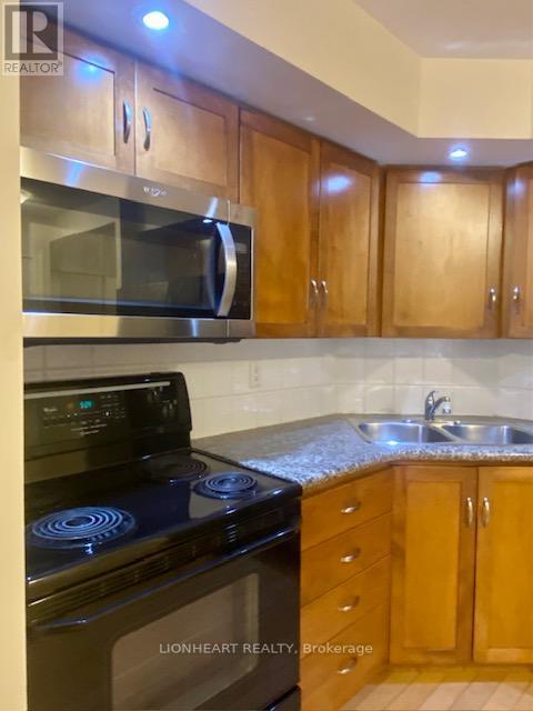 #445 -250 WELLINGTON ST W, #445