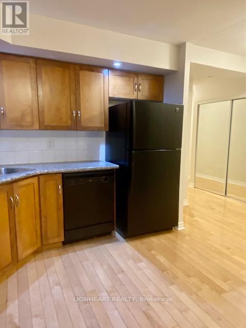 #445 -250 WELLINGTON ST W, #445