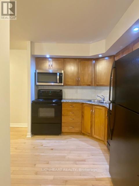 #445 -250 WELLINGTON ST W, #445
