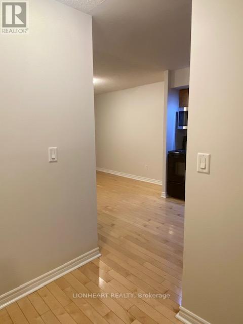 #445 -250 WELLINGTON ST W, #445