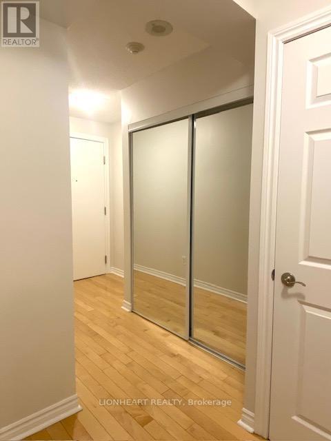 #445 -250 WELLINGTON ST W, #445
