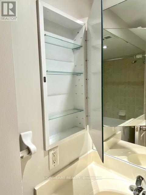 #445 -250 WELLINGTON ST W, #445