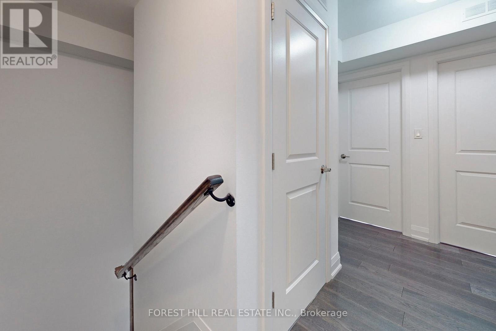 #9 -130 RAGLAN AVE, #9