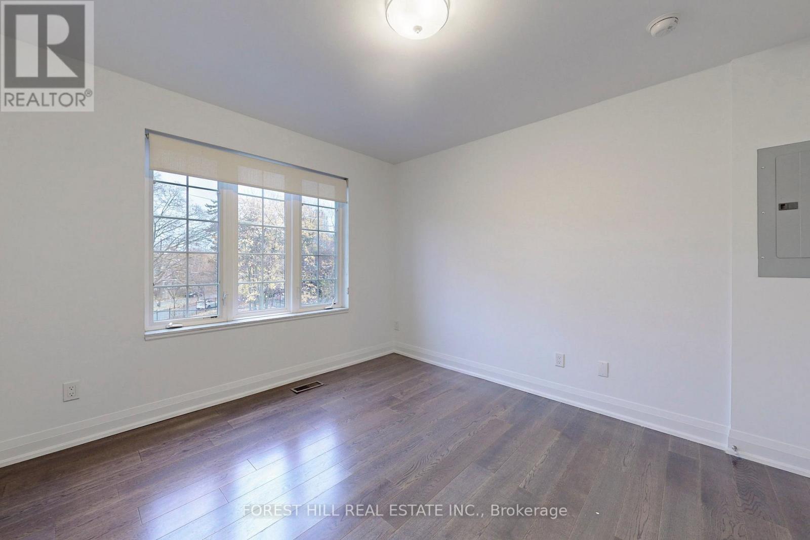 #9 -130 RAGLAN AVE, #9