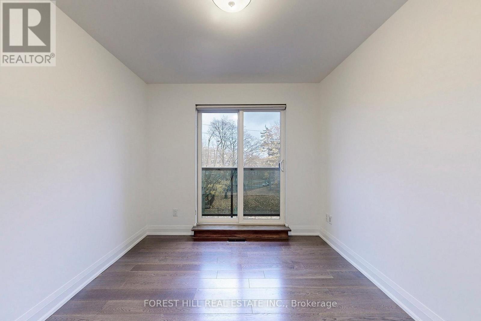 #9 -130 RAGLAN AVE, #9