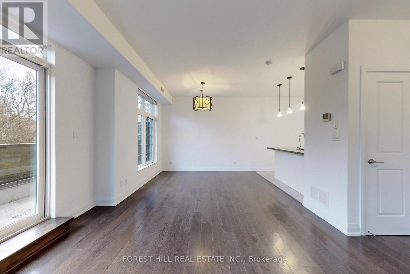 #9 -130 RAGLAN AVE, #9