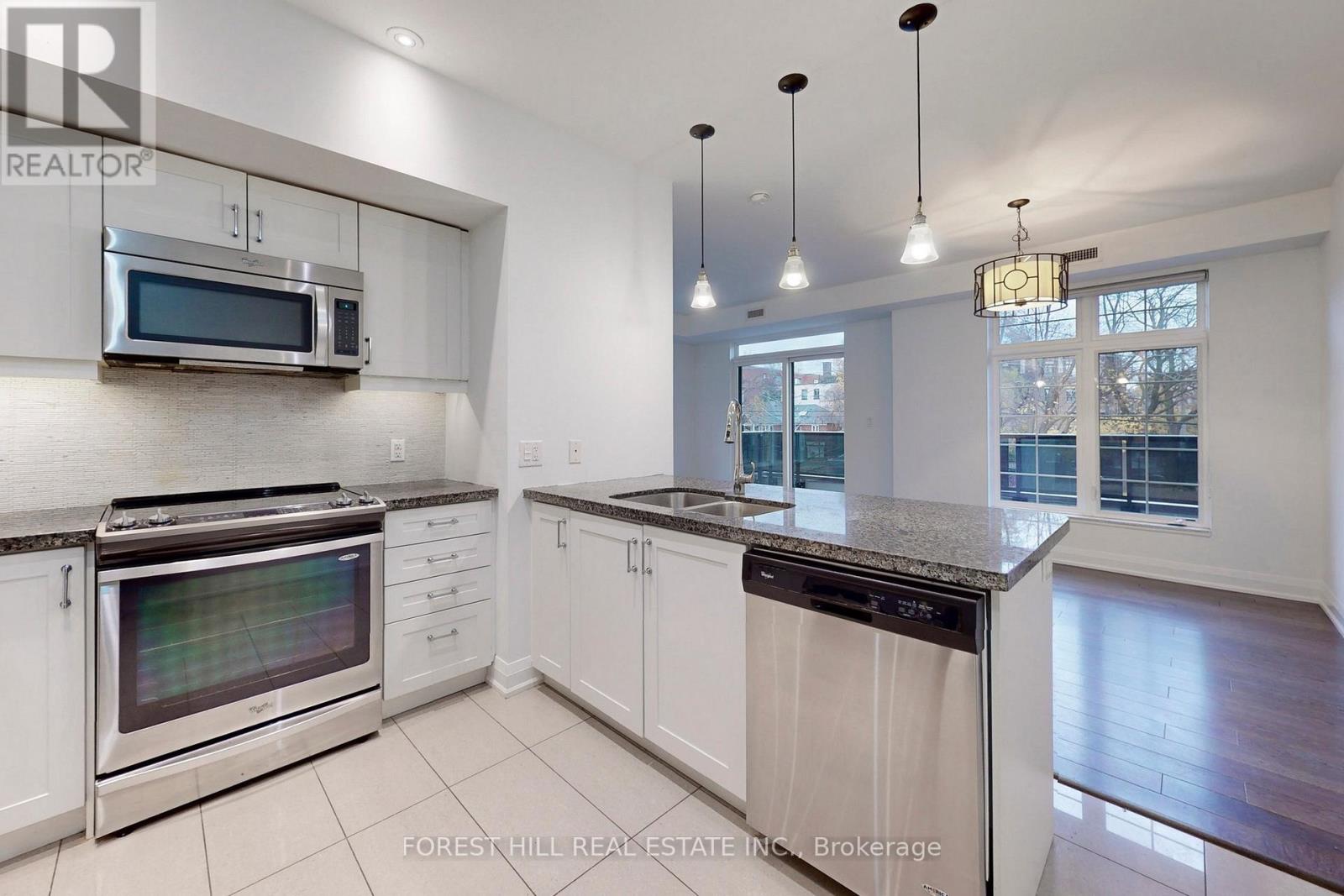 #9 -130 RAGLAN AVE, #9