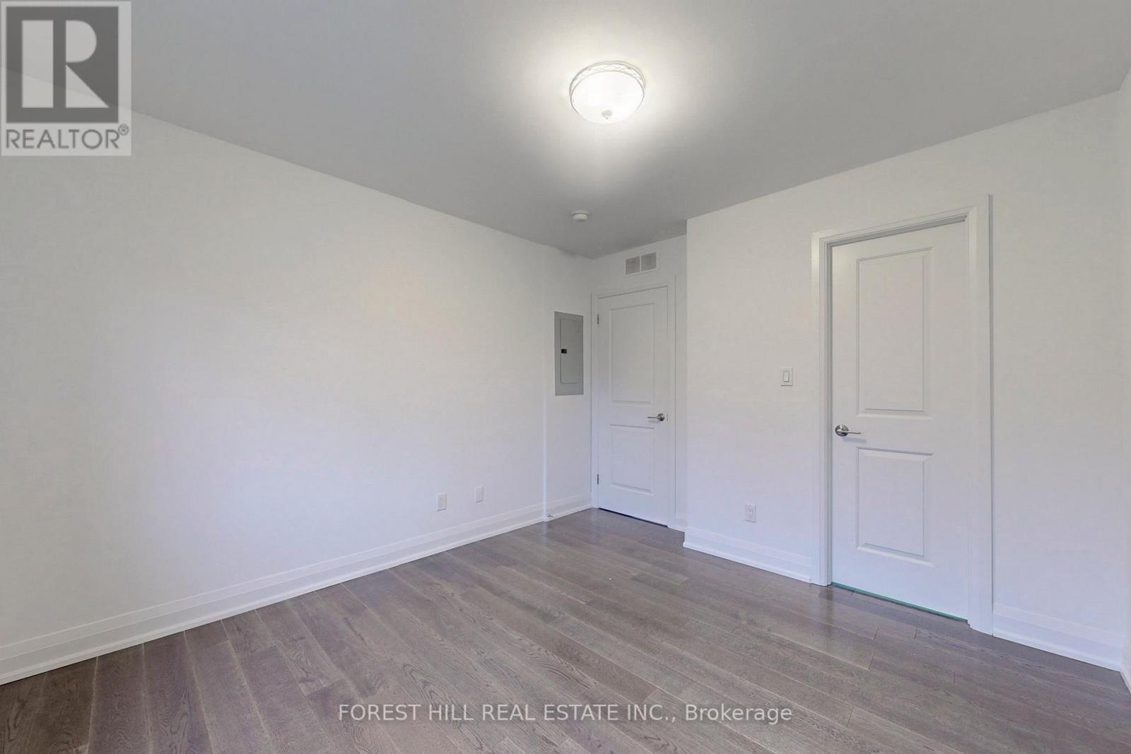 #9 -130 RAGLAN AVE, #9