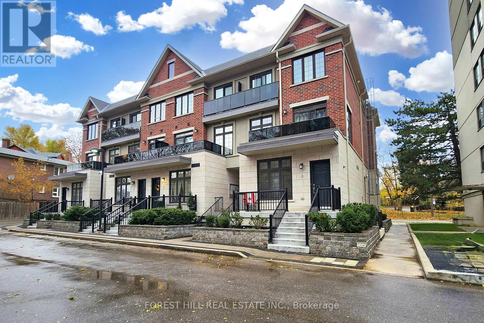 #9 -130 RAGLAN AVE, #9