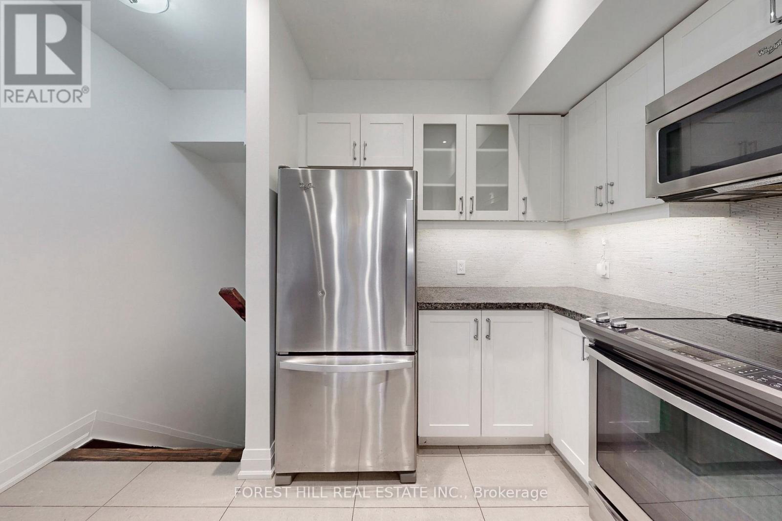 #9 -130 RAGLAN AVE, #9