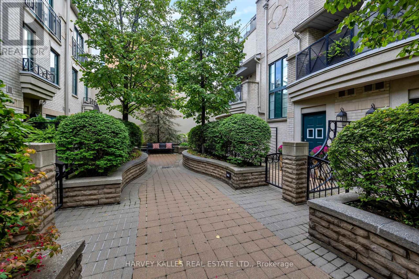 #15 -1 BAXTER ST, #15
