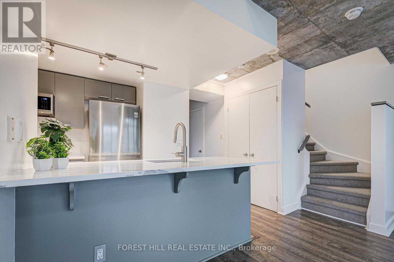 #607 -255 RICHMOND ST E, #607