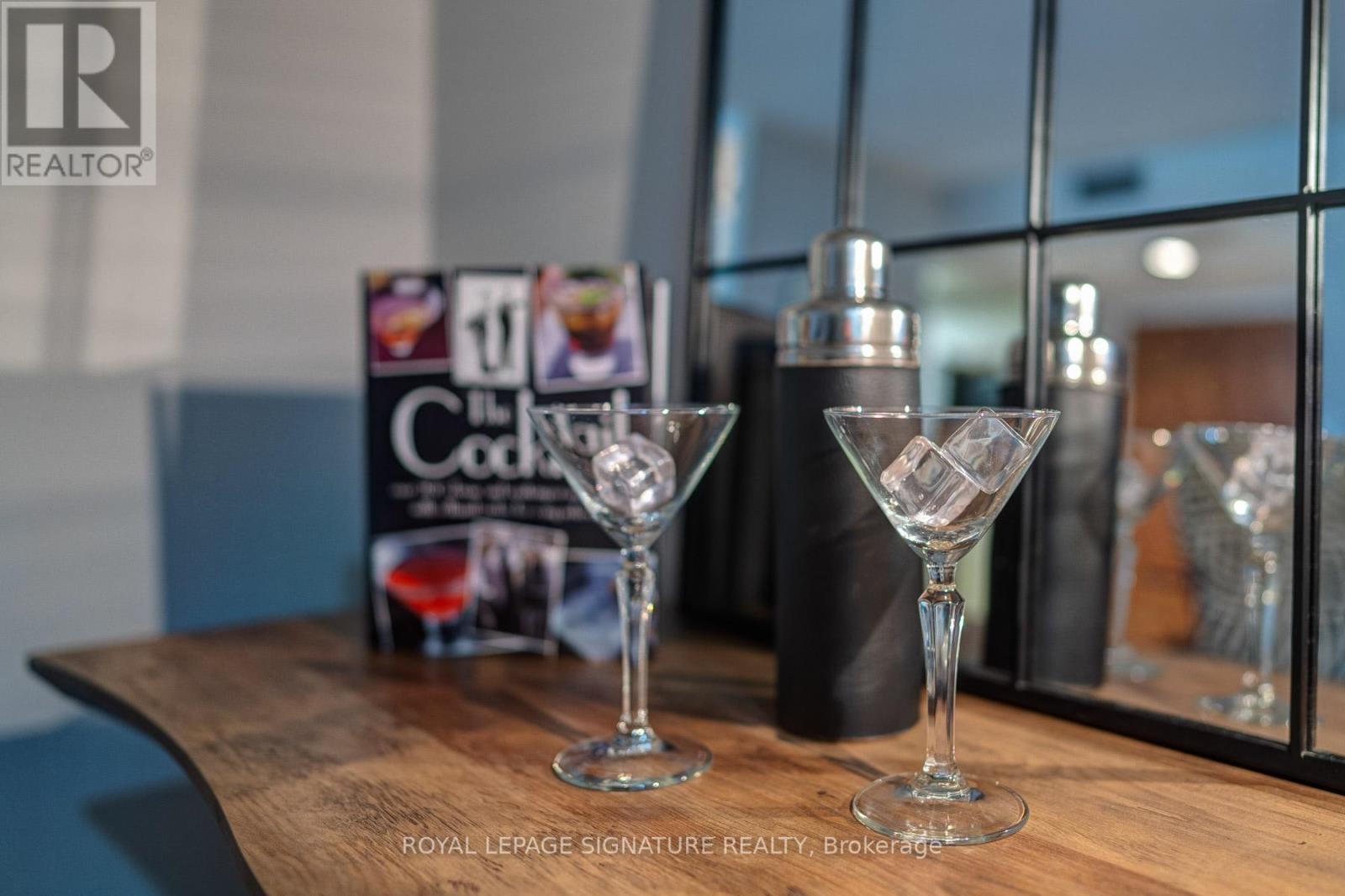 #905 -71 CHARLES ST E, #905