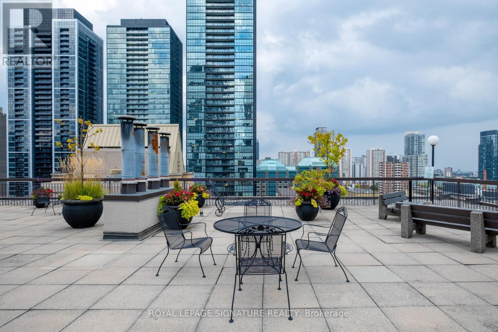 #905 -71 CHARLES ST E, #905