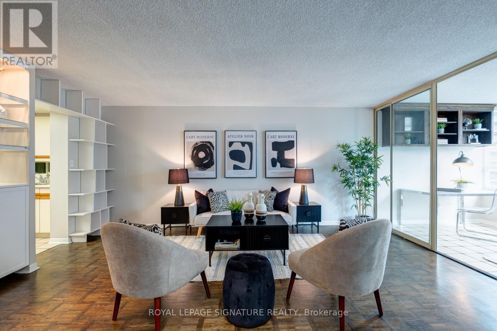 #905 -71 CHARLES ST E, #905