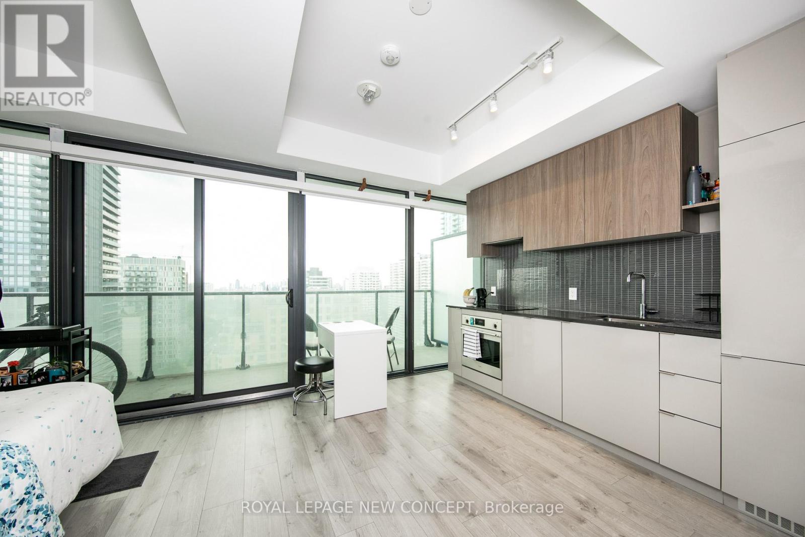 #2011 -161 ROEHAMPTON AVE, #2011