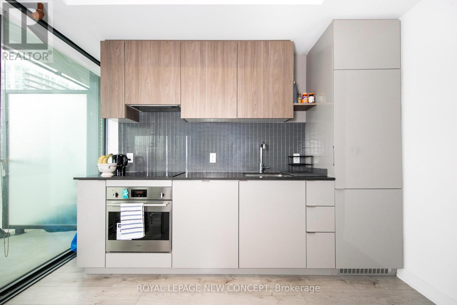 #2011 -161 ROEHAMPTON AVE, #2011