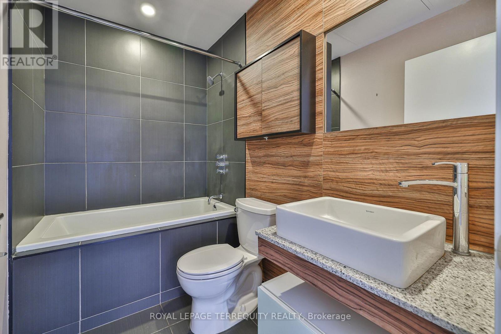 #1609 -75 ST NICHOLAS ST, #1609