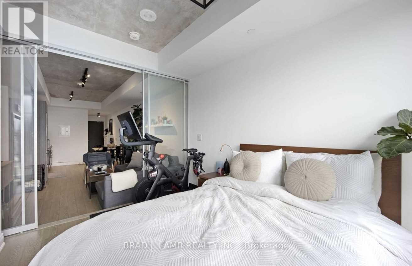 #811 -608 RICHMOND ST W, #811