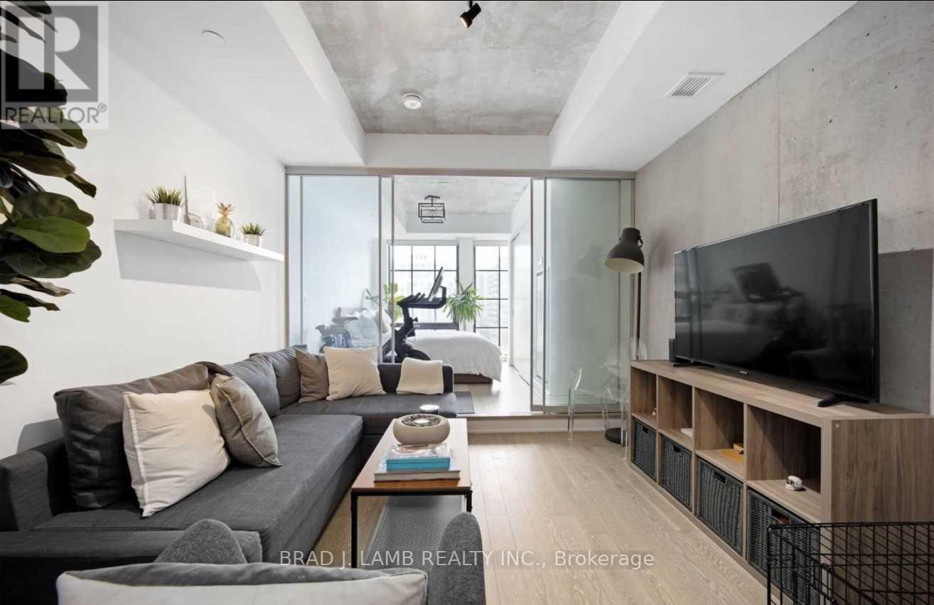 #811 -608 RICHMOND ST W, #811