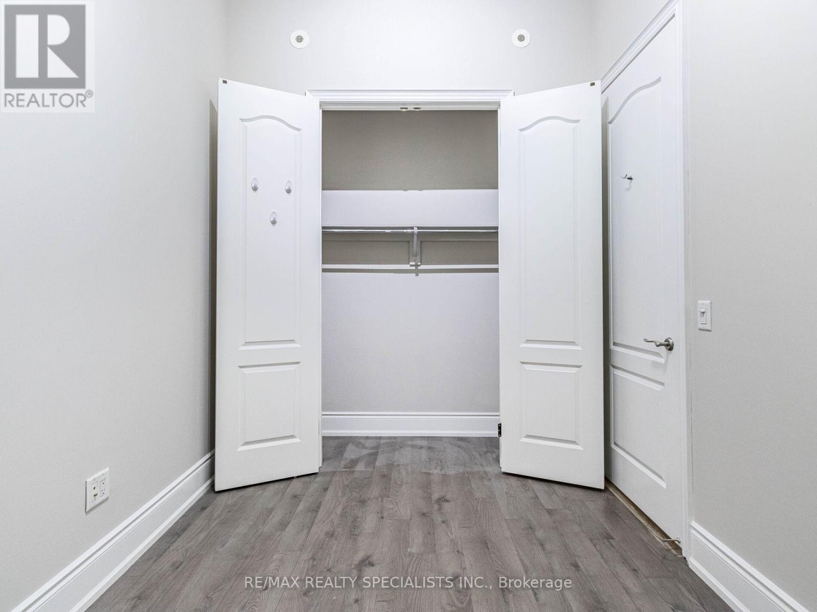 #102 -1111 AVENUE RD, #102