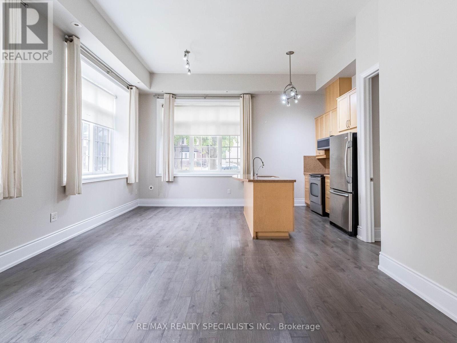 #102 -1111 AVENUE RD, #102
