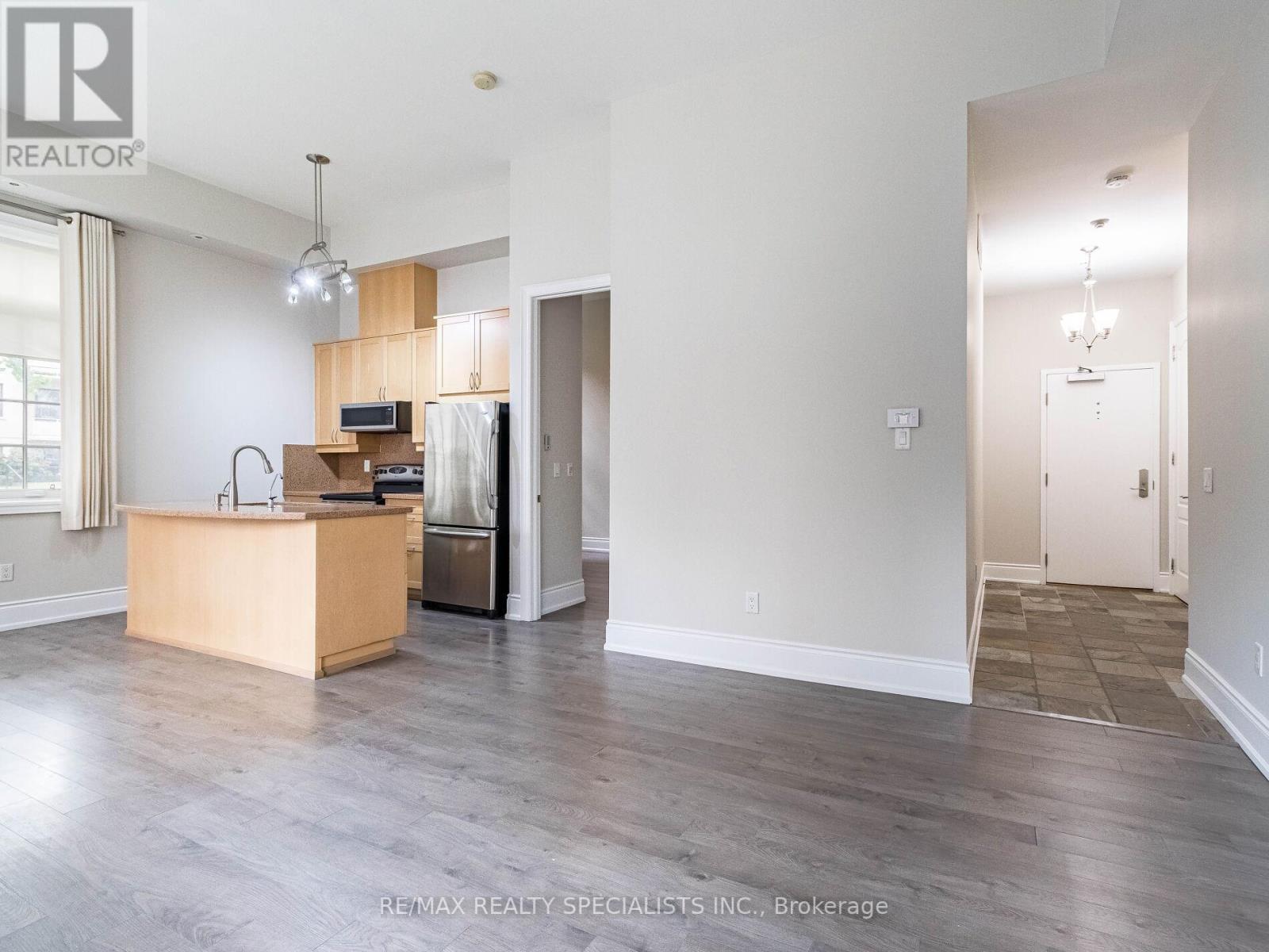 #102 -1111 AVENUE RD, #102