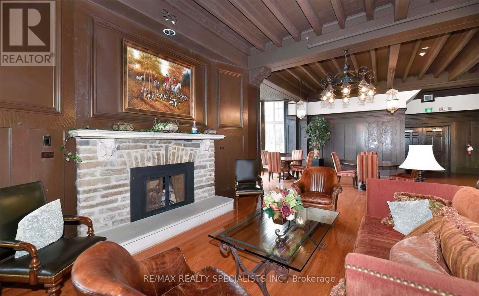 #102 -1111 AVENUE RD, #102