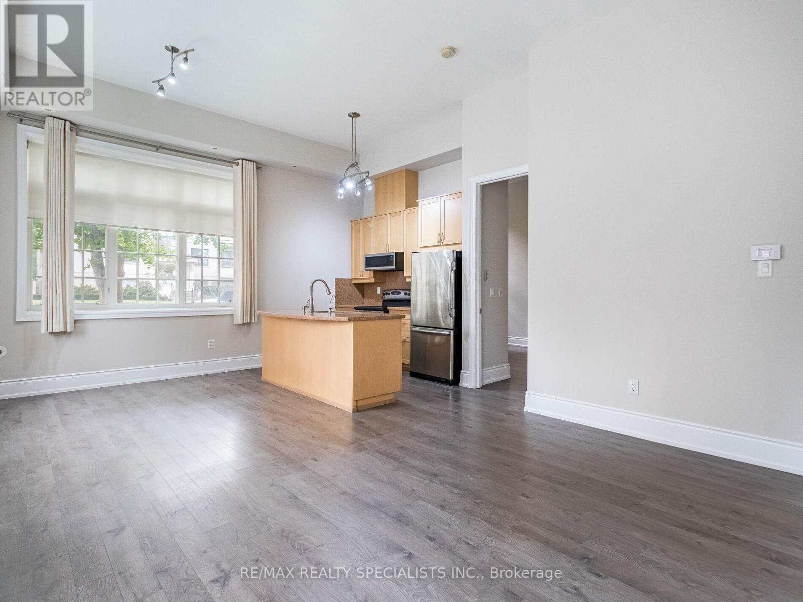 #102 -1111 AVENUE RD, #102