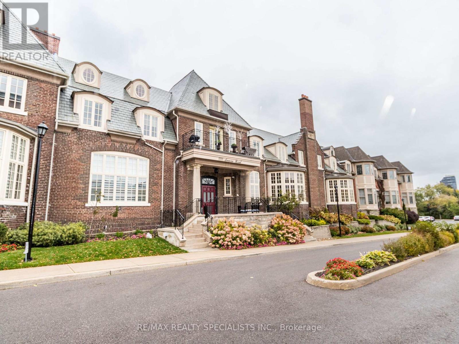 #102 -1111 AVENUE RD, #102