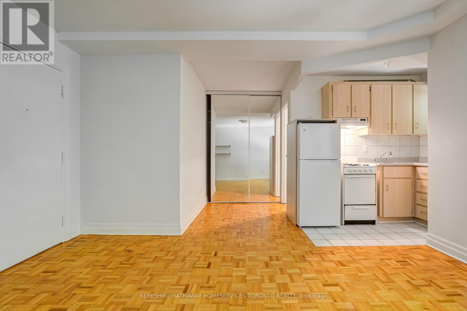 #106 -33 MAITLAND ST, #106