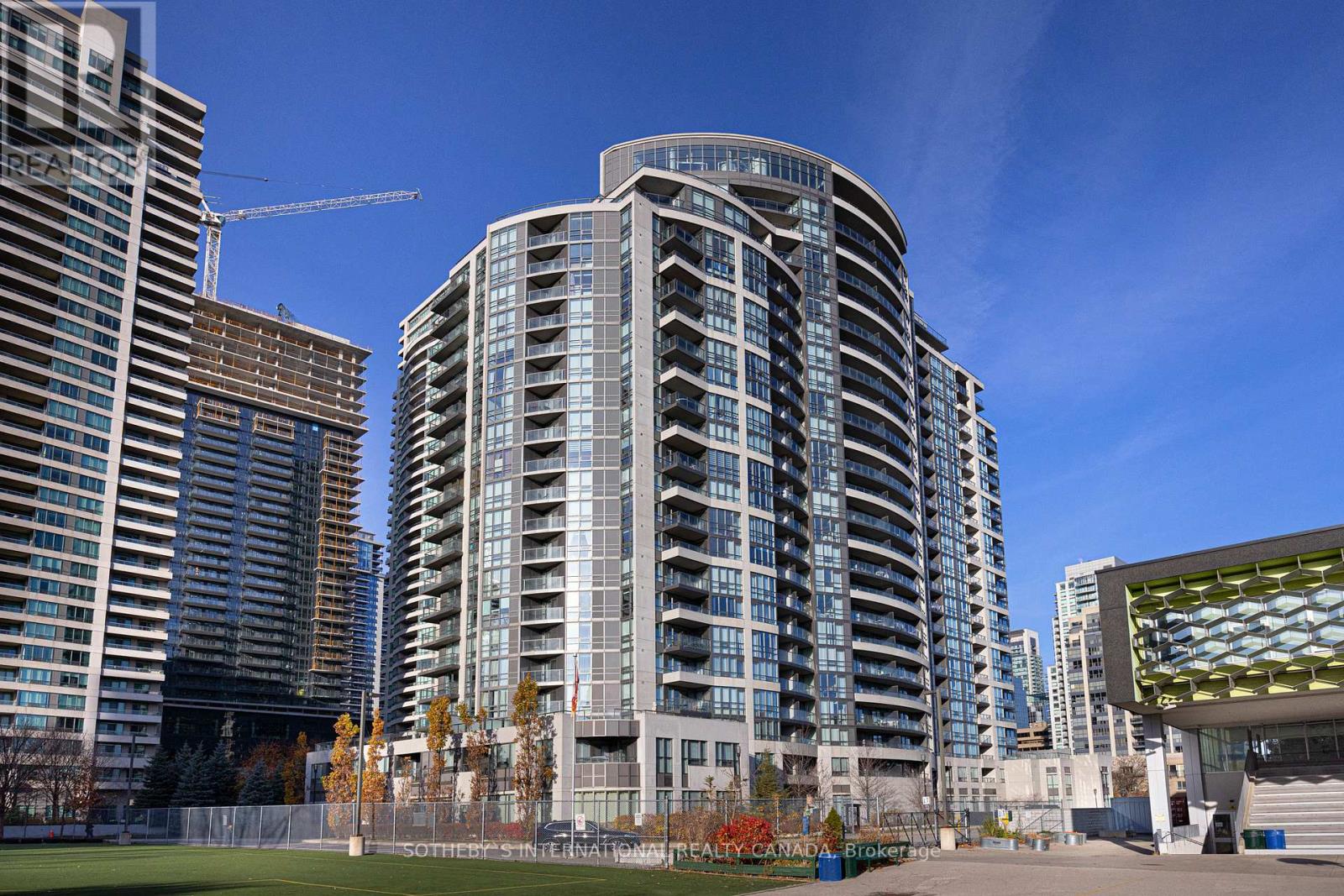 #822 -35 HOLLYWOOD AVE, #822