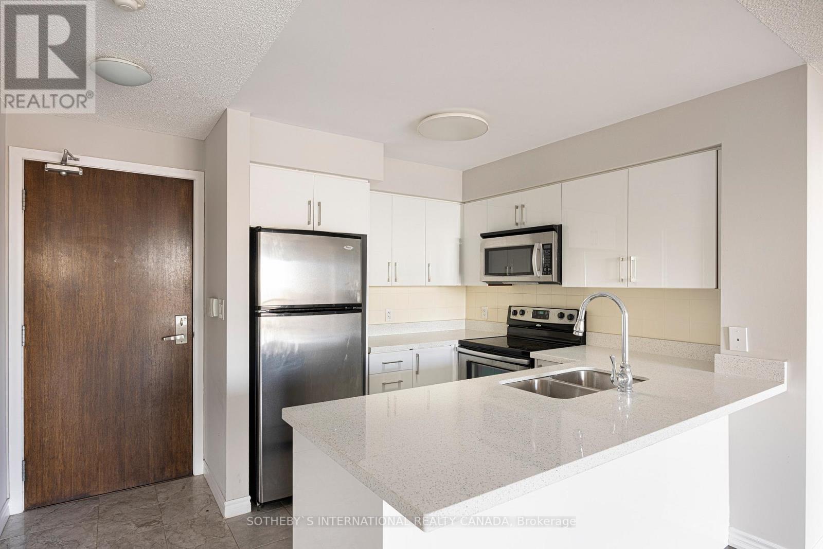 #822 -35 HOLLYWOOD AVE, #822