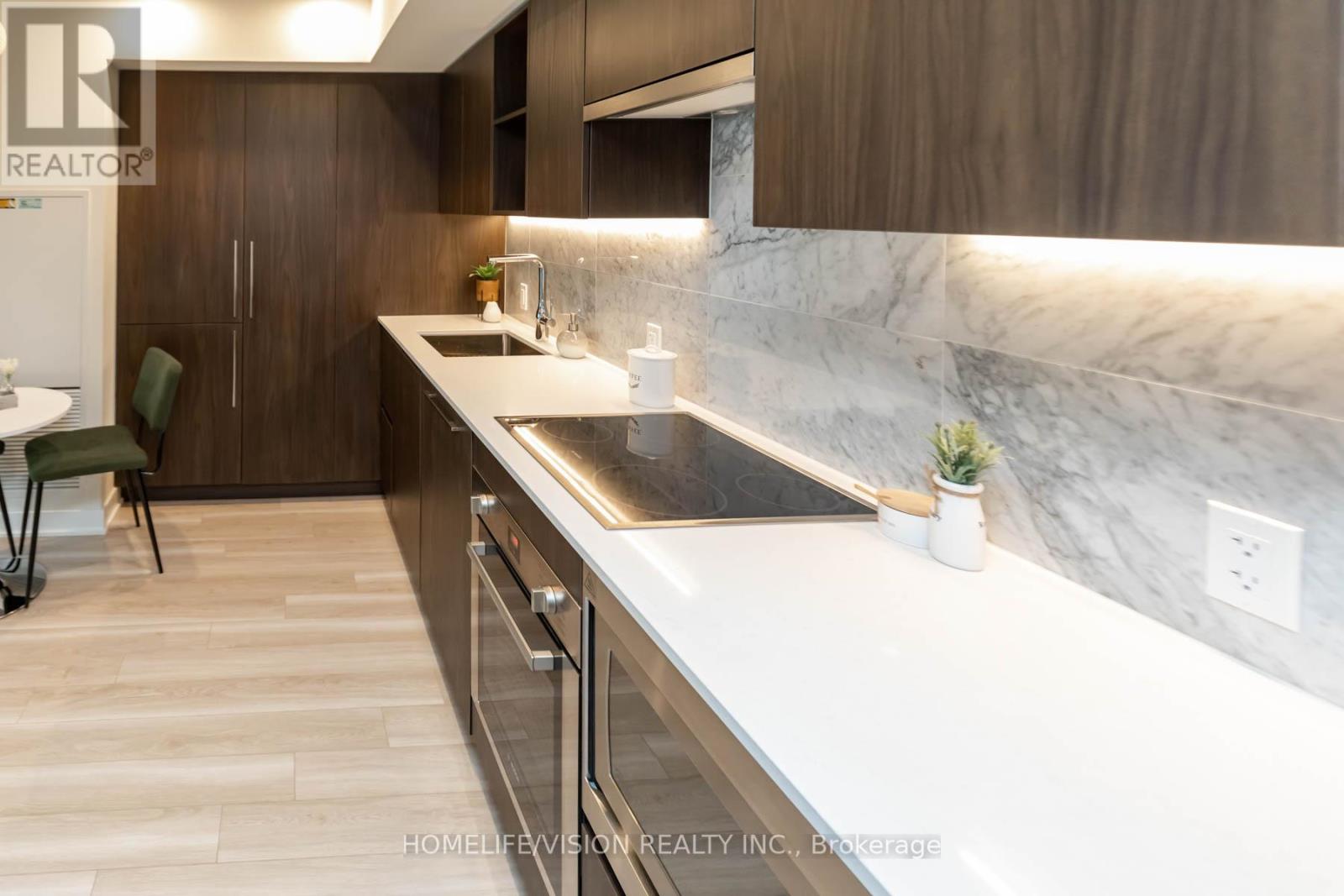 #603 -17 BATHURST ST, #603